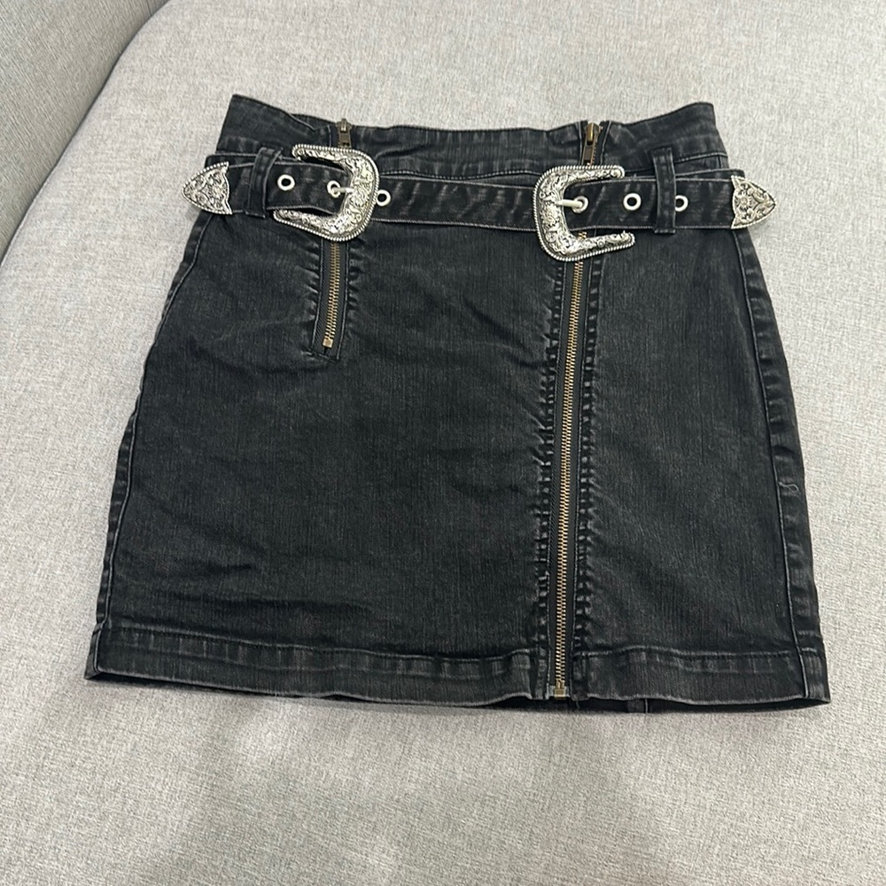 Fashion nova dark denim skirt with belt